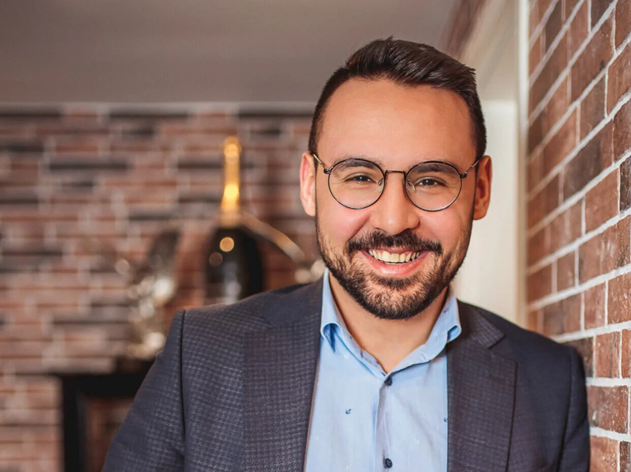 Atakan Simsek, Vermögensberater